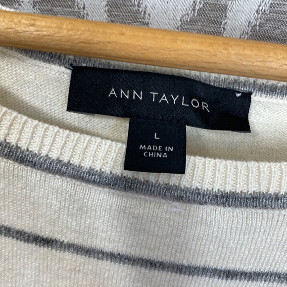 Ann Taylor Cream & Gray Stripe Sleeveless Shell Top Size: Large - Picture 3 of 3